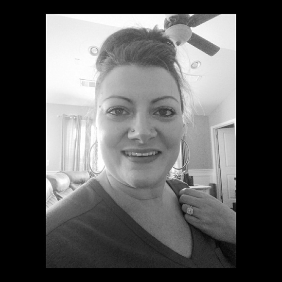 Meet your Posher, Giselle - Picture 1 of 1